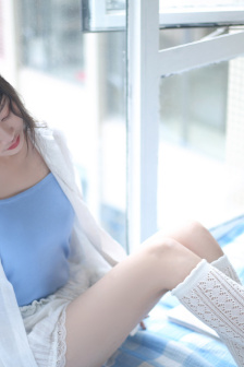 边摸边吃奶边做GIF视频
