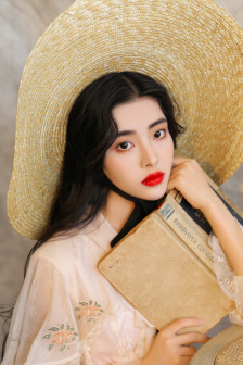 妲己偷偷看